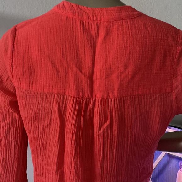 Melon red crinkle gauzy tunic top. Crew neck, pullover. Sleeve can button up 3/4 - Picture 11 of 12
